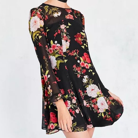 🎉 Bundle Deal: 4 for $20! 🎉 Sheer Black Kimchi Blue floral Dress - Picture 2 of 16